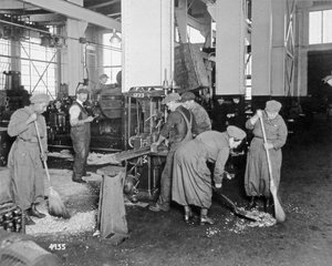 Lavoratrici di Fabbrica durante la Prima Guerra Mondiale da American Photographer
